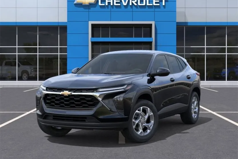 2025 Chevrolet Trax LS photo 1