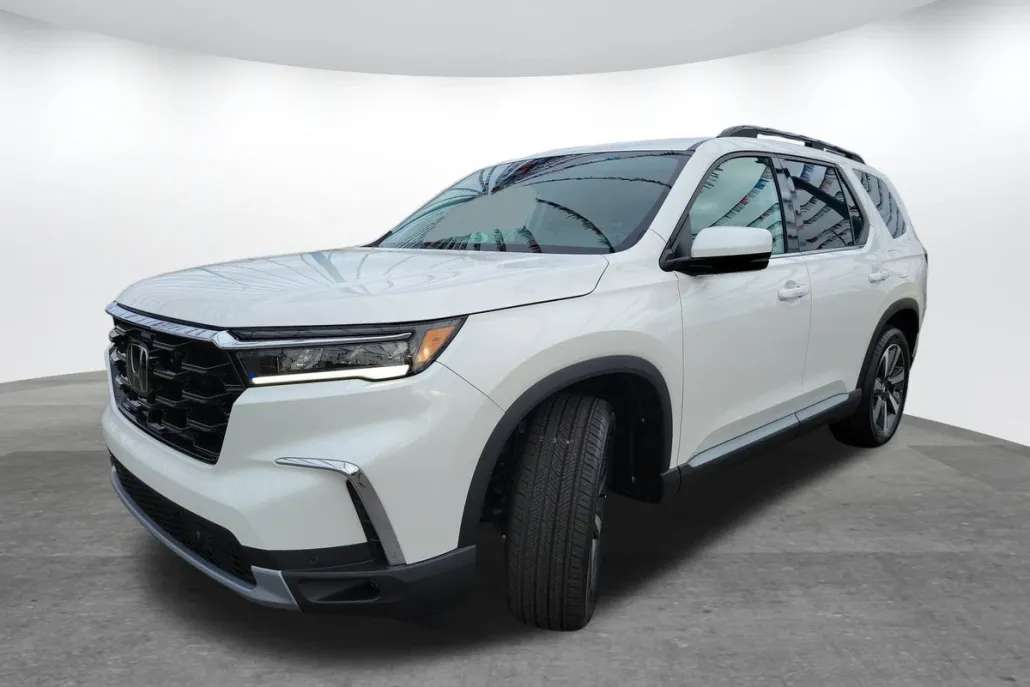 2025 Honda Pilot Touring photo 1