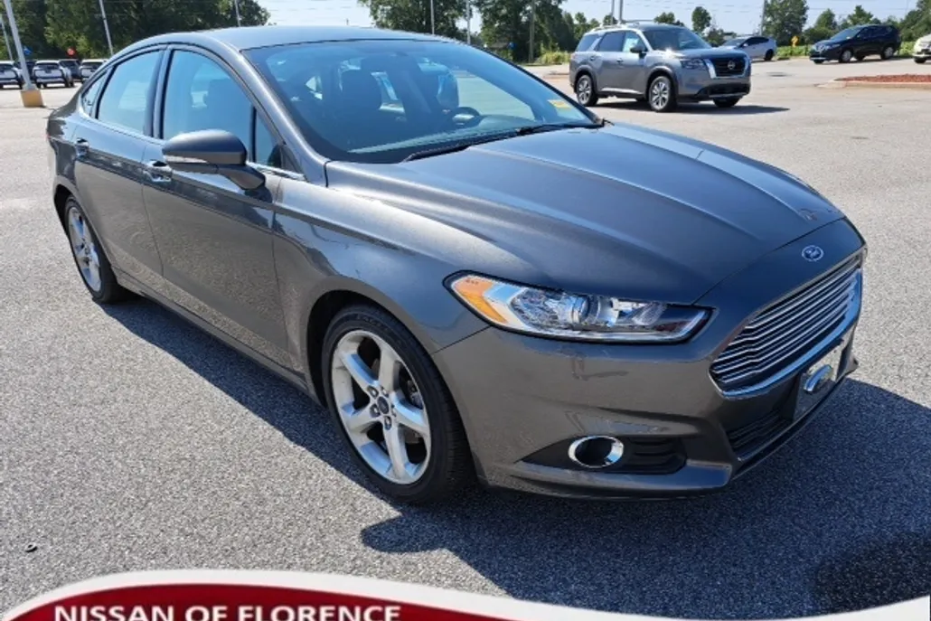 2016 Ford Fusion SE photo 1