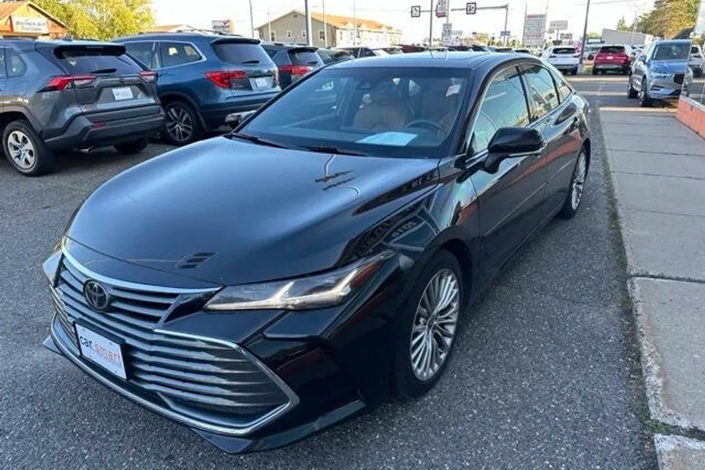 2020 Toyota Avalon Limited Hybrid photo 1
