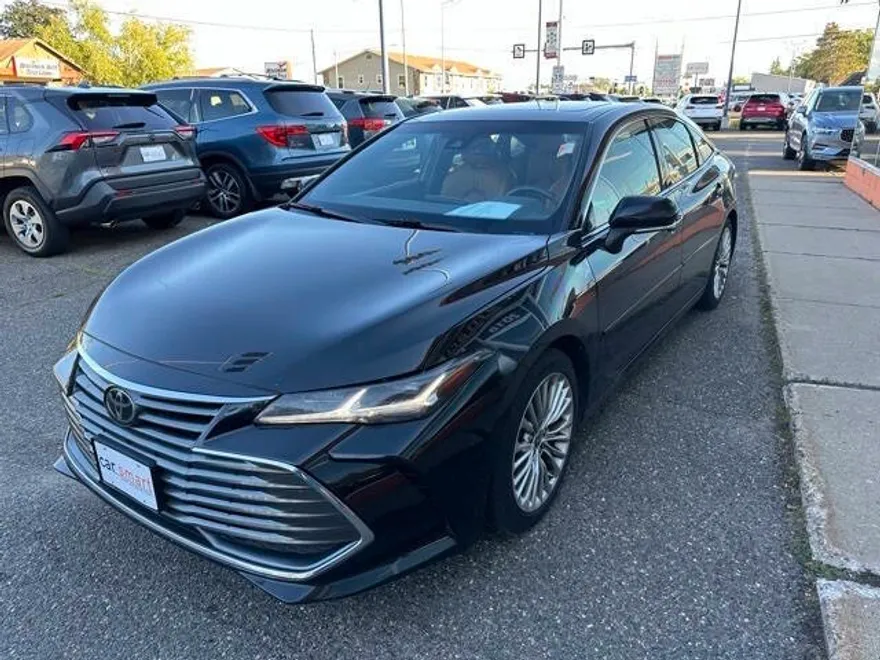 2020 Toyota Avalon Limited Hybrid photo 1