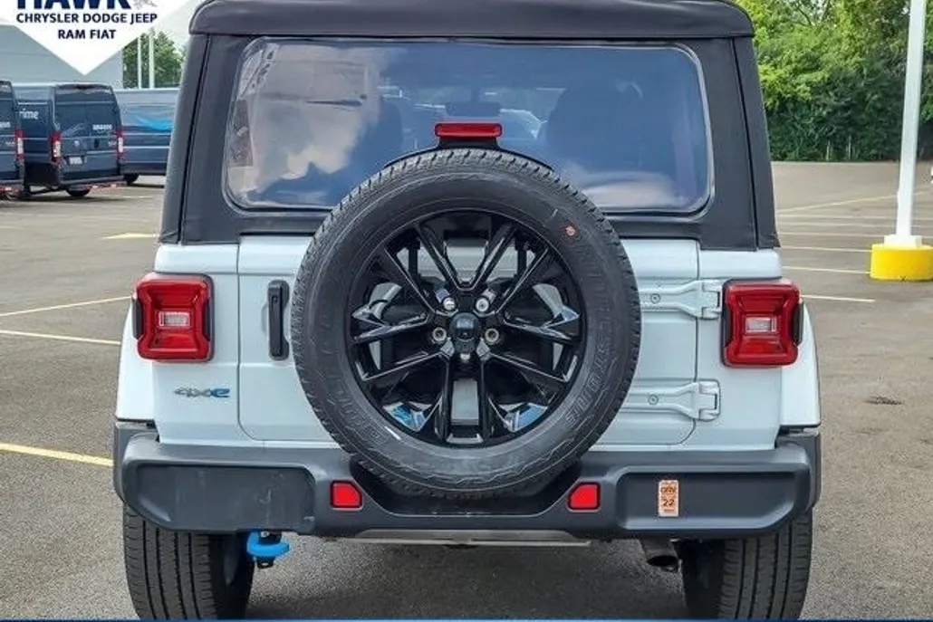 2022 Jeep Wrangler Unlimited Sahara 4xe photo 1