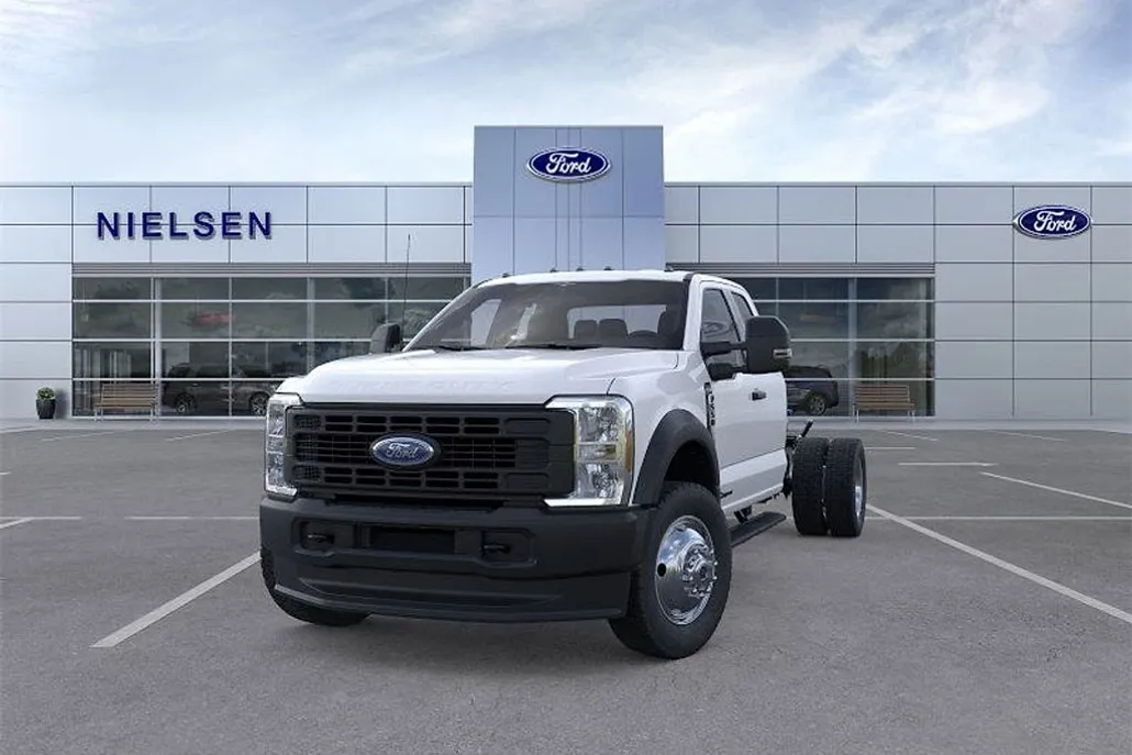2025 Ford F-550 photo 1