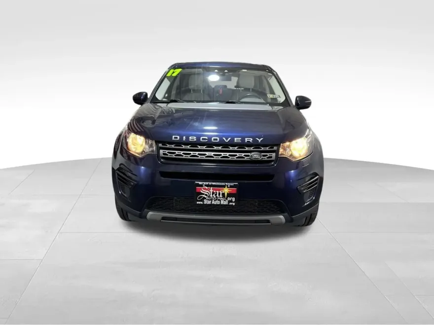 2017 Land Rover Discovery Sport SE photo 1