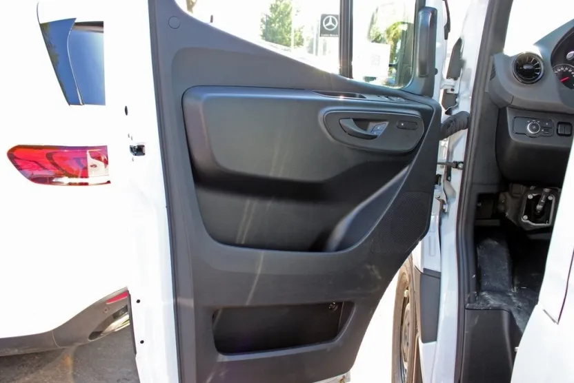 2025 Mercedes Benz Sprinter 2500 144 WB photo 1