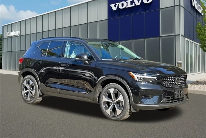 2026 Volvo XC40 Plus photo 1