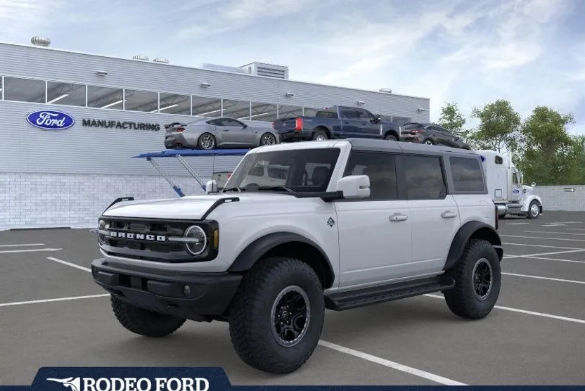 2025 Ford Bronco Outer Banks photo 1