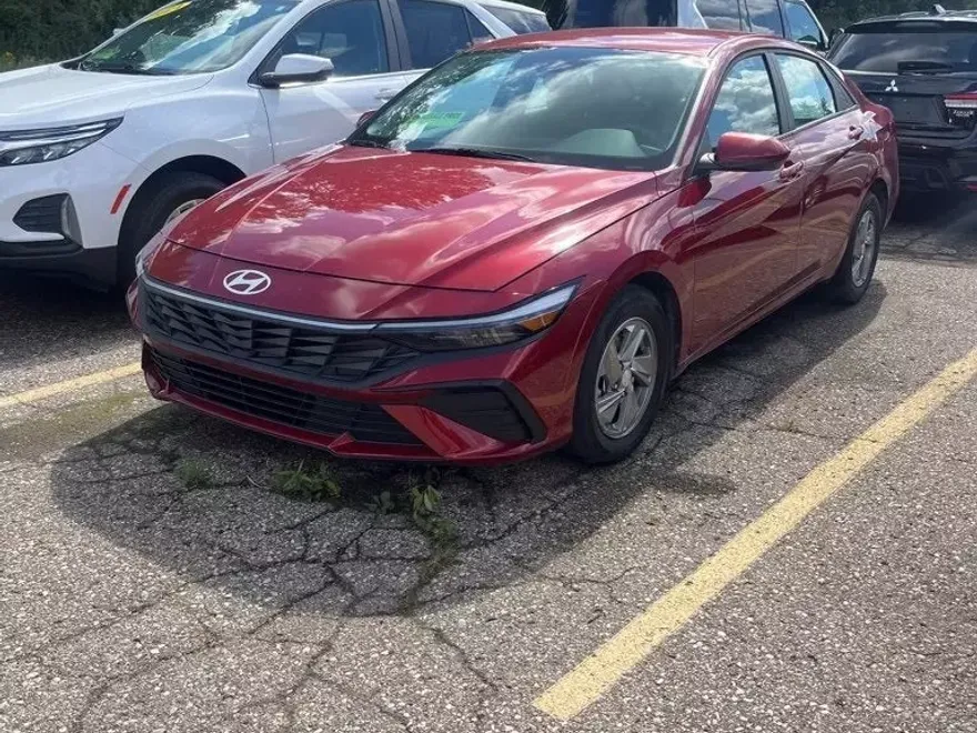 2025 Hyundai Elantra SE photo 1