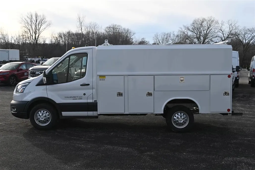 2024 Ford Transit Chassis Cutaway photo 1