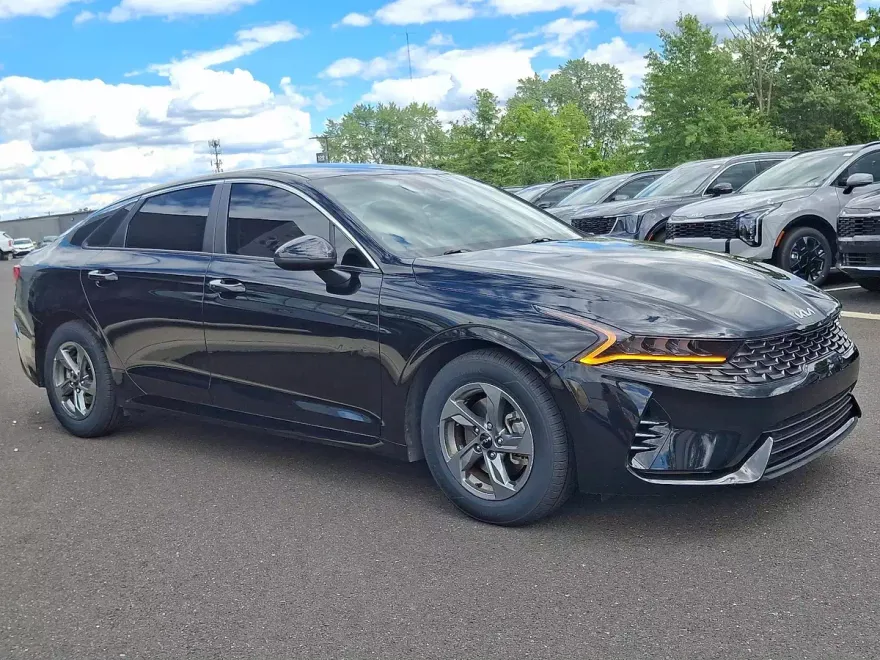 2022 Kia K5 LXS photo 1