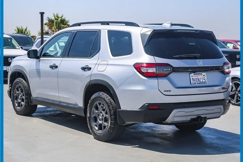 2023 Honda Pilot TrailSport photo 1