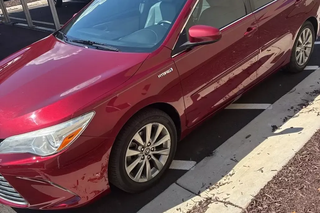 2017 Toyota Camry Hybrid XLE photo 1