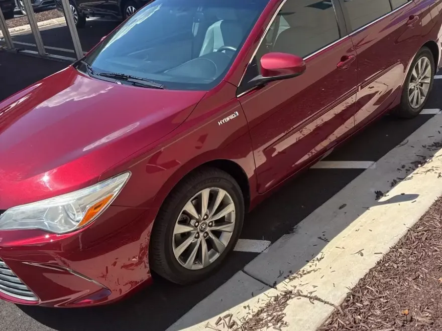 2017 Toyota Camry Hybrid XLE photo 1
