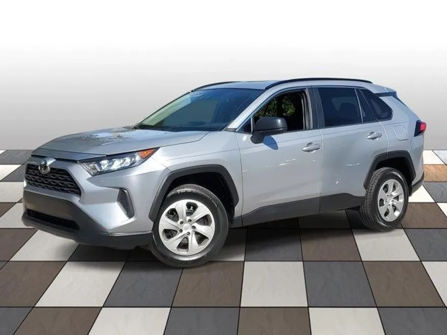 2019 Toyota RAV4 LE photo 1