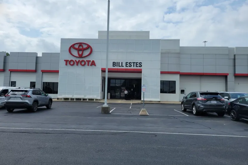 2017 Toyota RAV4 LE photo 1