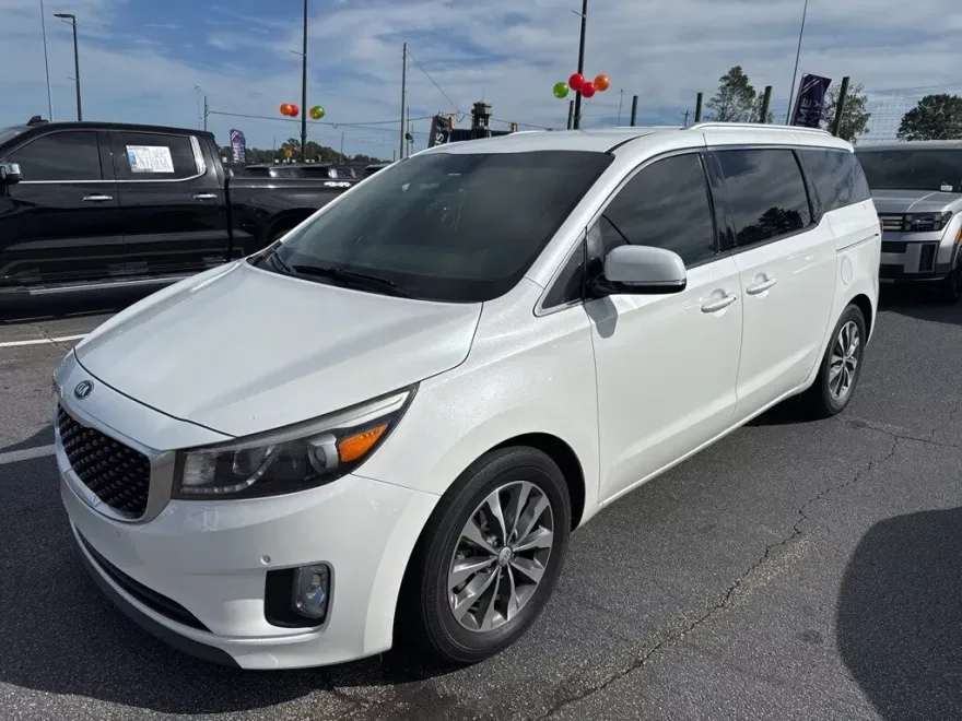 2017 Kia Sedona SX photo 1