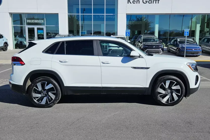 2024 Volkswagen Atlas Cross Sport SE Technology photo 1