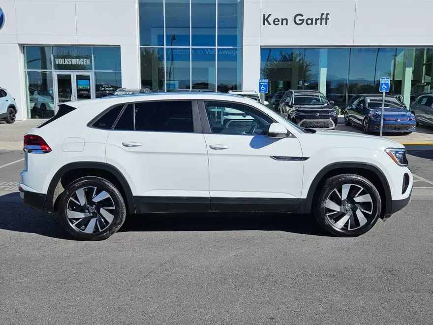 2024 Volkswagen Atlas Cross Sport SE Technology photo 1
