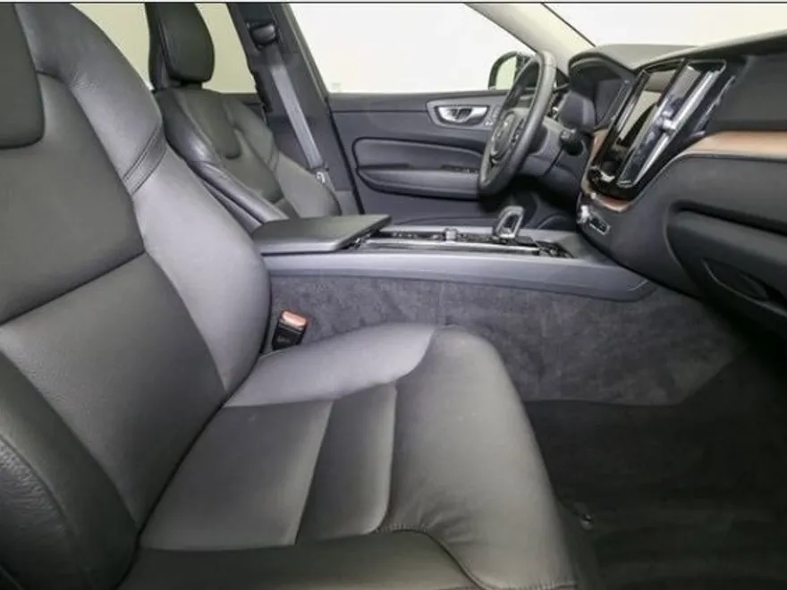 2024 Volvo XC60 B5 Plus photo 1