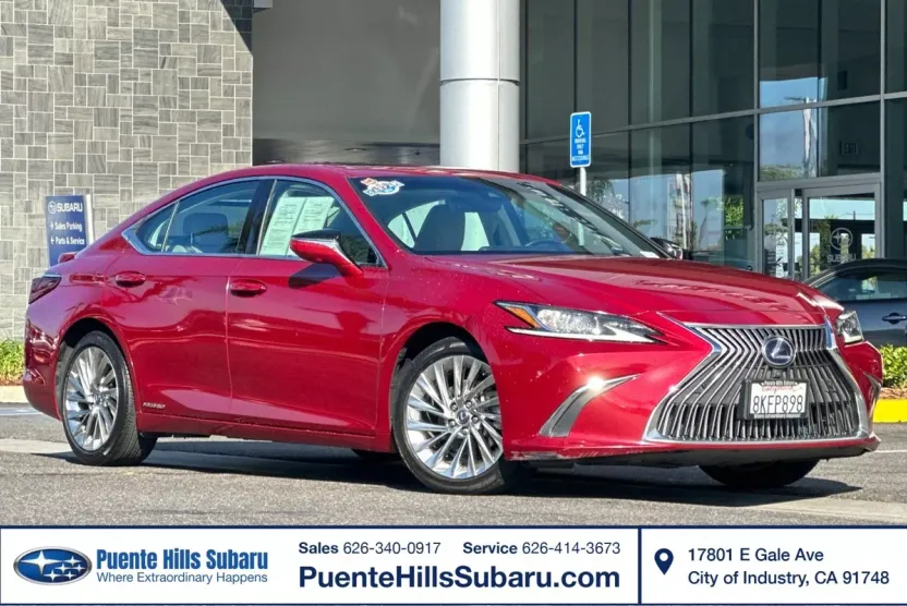 2019 Lexus ES 300h photo 1