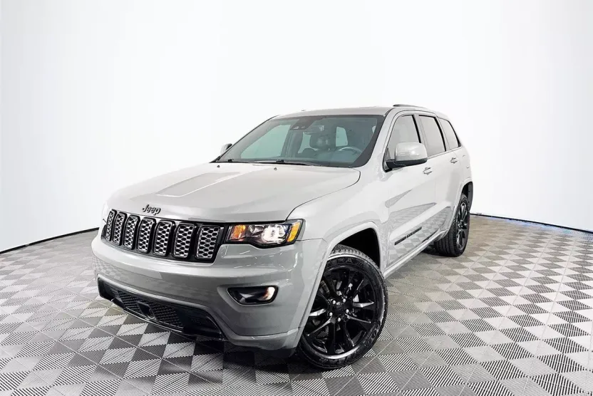 2020 Jeep Grand Cherokee Altitude photo 1