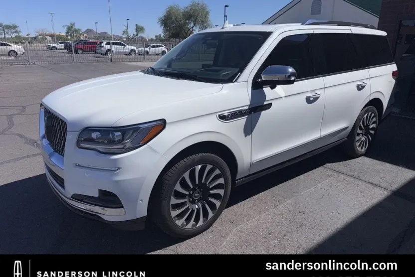 2022 Lincoln Navigator Black Label photo 1