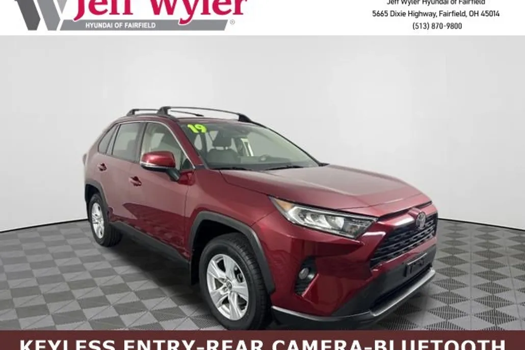 2019 Toyota RAV4 XLE photo 1