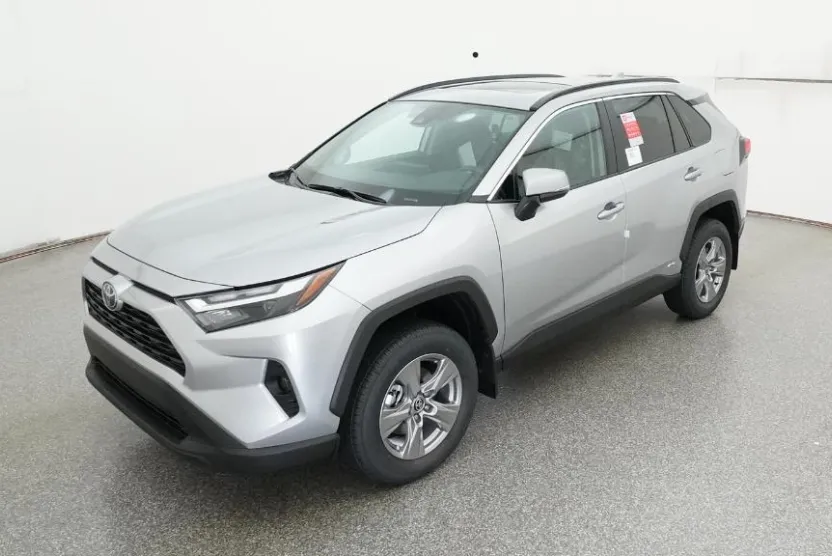 2025 Toyota RAV4 Hybrid XLE photo 1