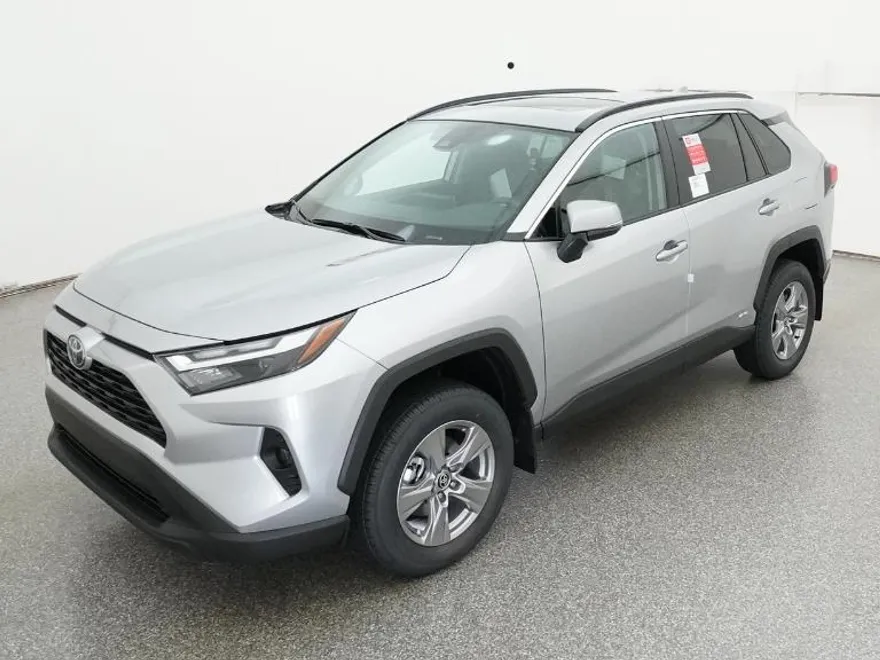 2025 Toyota RAV4 Hybrid XLE photo 1