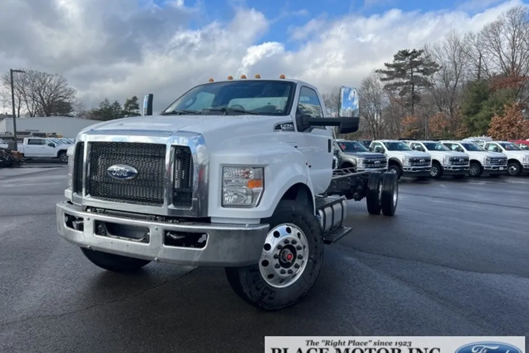 2025 Ford F-750 photo 1
