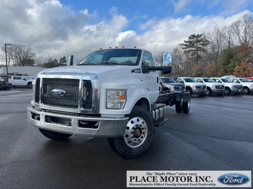 2025 Ford F-750 photo 1
