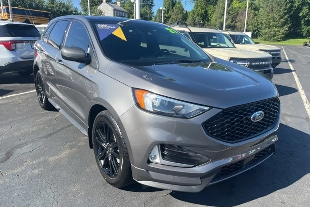 2021 Ford Edge ST photo 1