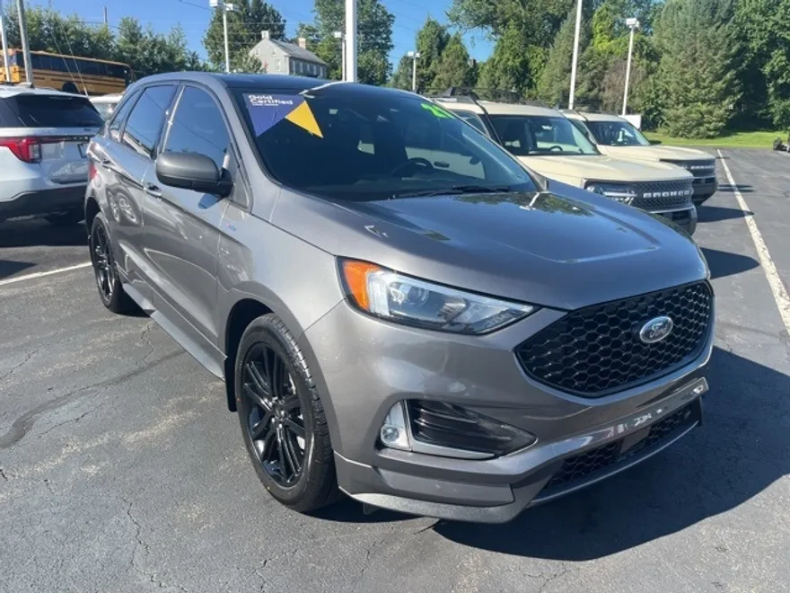 2021 Ford Edge ST photo 1