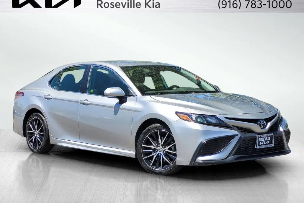 2022 Toyota Camry SE photo 1