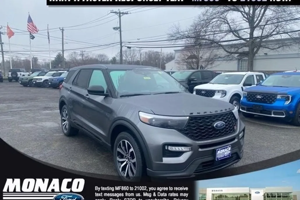 2022 Ford Explorer ST photo 1
