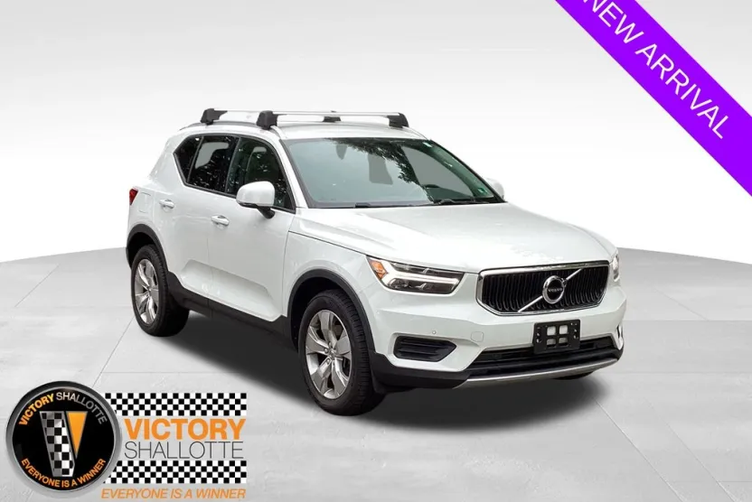 2020 Volvo XC40 T5 Momentum photo 1