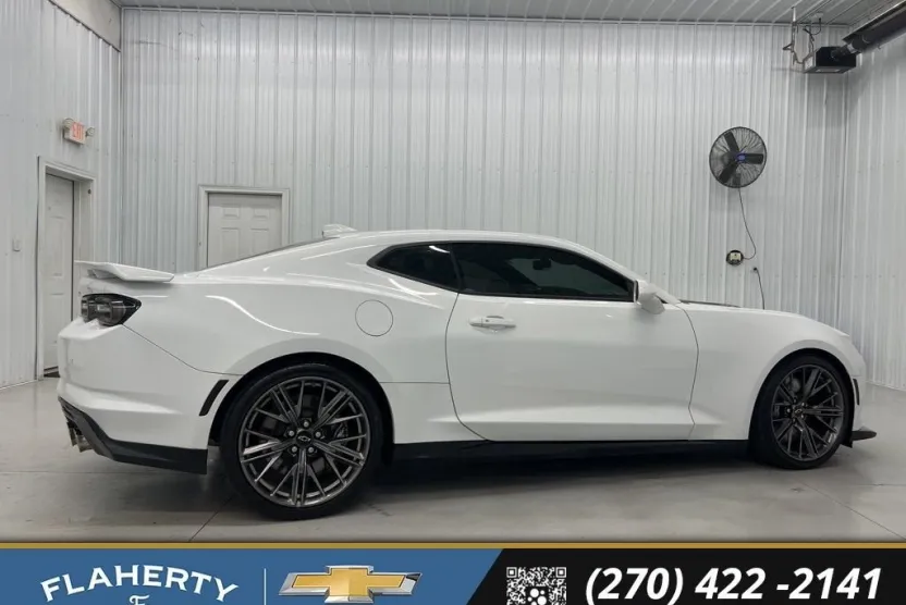 2022 Chevrolet Camaro ZL1 photo 1