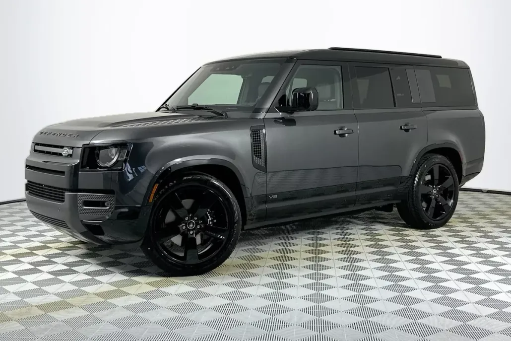 2025 Land Rover Defender 130 V8 photo 1