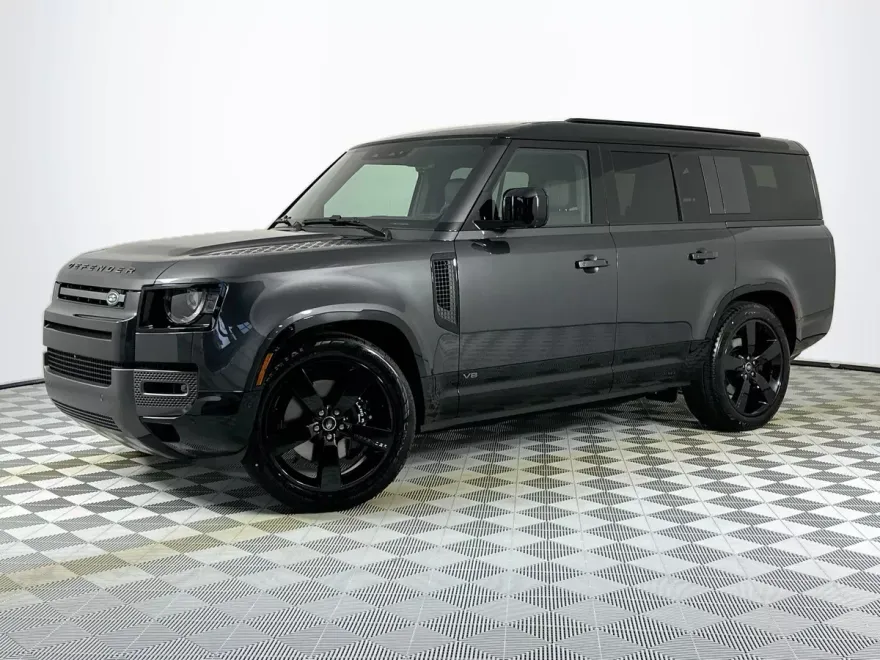 2025 Land Rover Defender 130 V8 photo 1