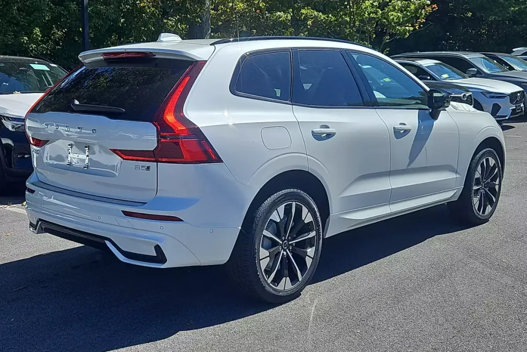 2026 Volvo XC60 B5 Plus photo 1