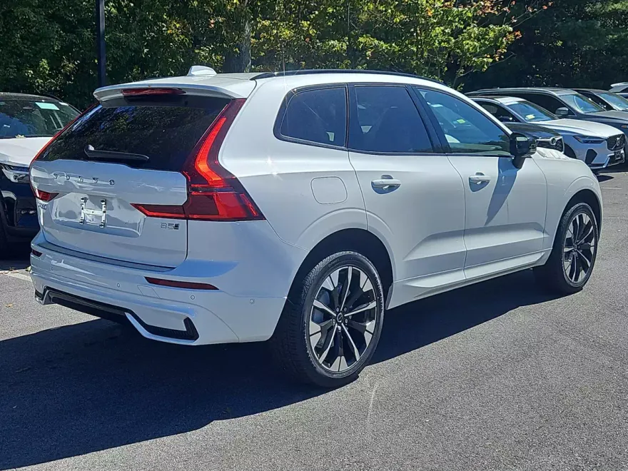 2026 Volvo XC60 B5 Plus photo 1
