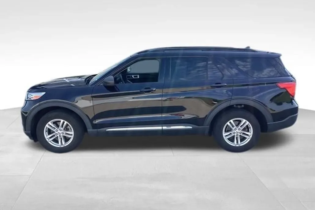 2022 Ford Explorer XLT photo 1