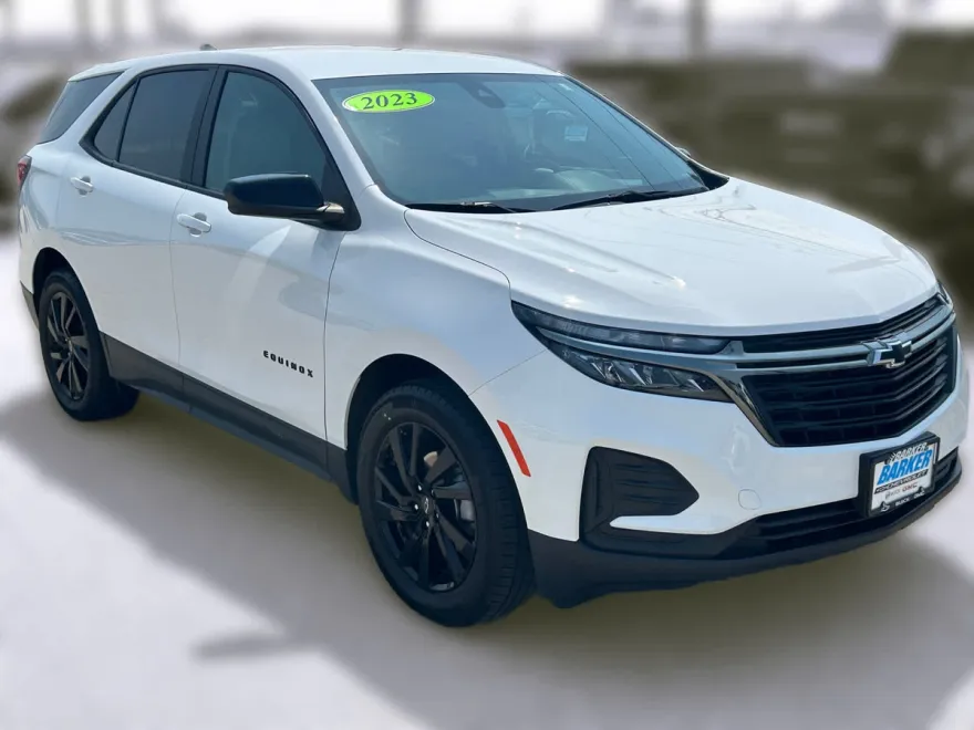 2023 Chevrolet Equinox LS photo 1
