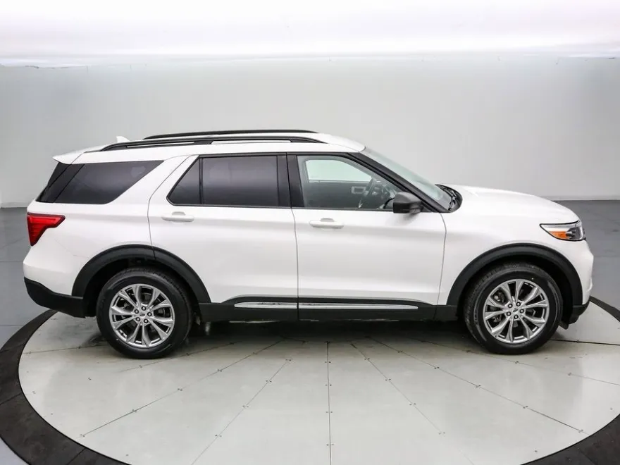 2022 Ford Explorer XLT photo 1