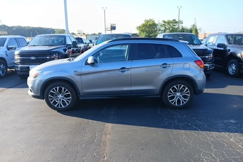 2017 Mitsubishi Outlander Sport SEL photo 1