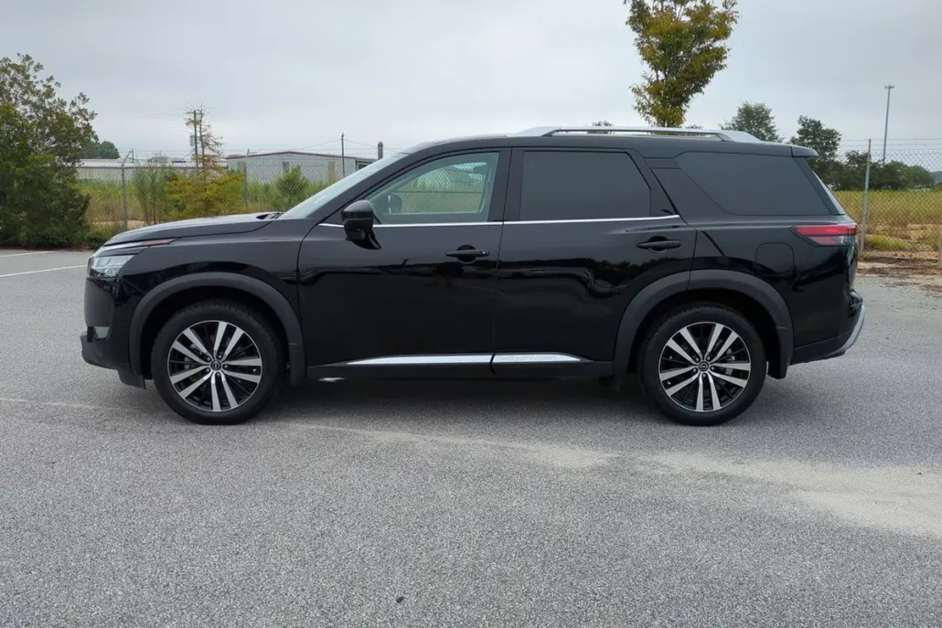 2024 Nissan Pathfinder Platinum photo 1