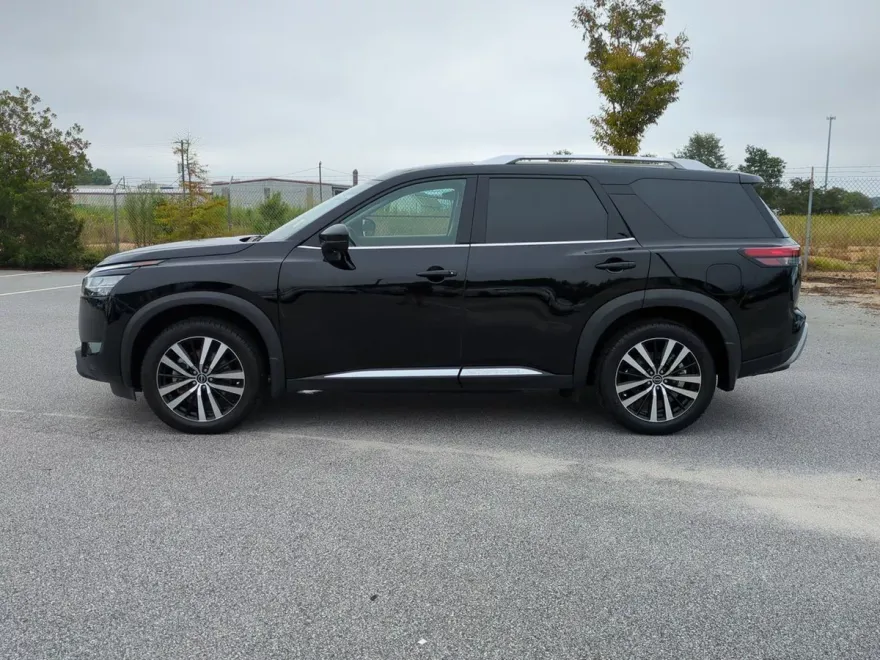 2024 Nissan Pathfinder Platinum photo 1