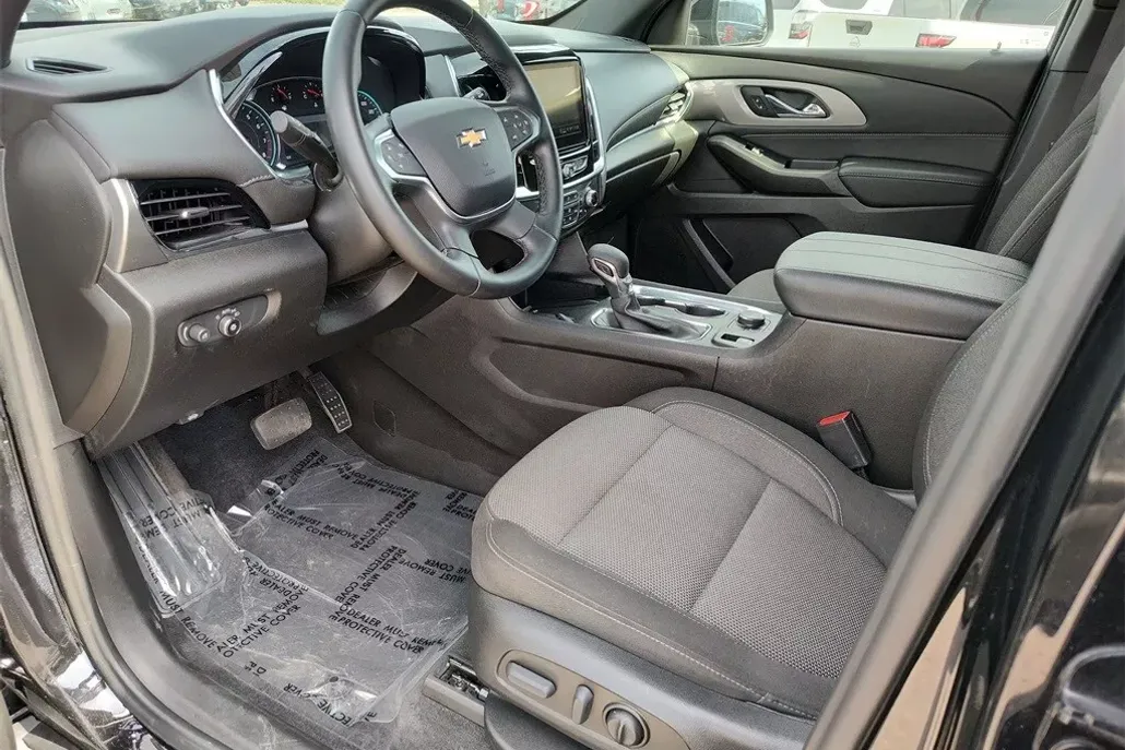 2023 Chevrolet Traverse 1LT photo 1