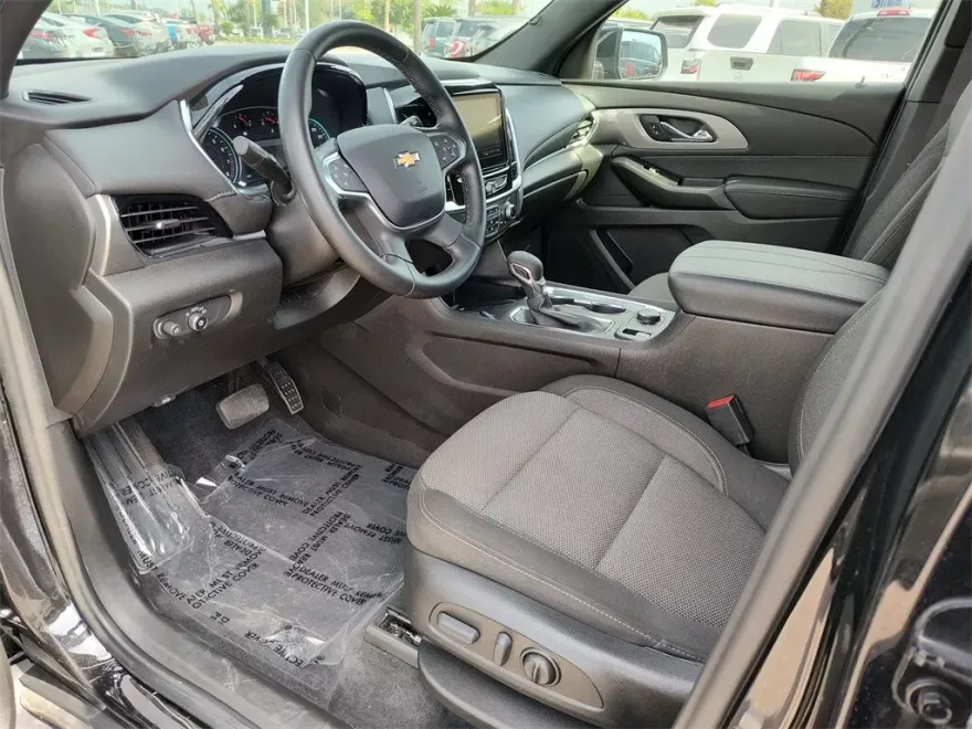 2023 Chevrolet Traverse 1LT photo 1