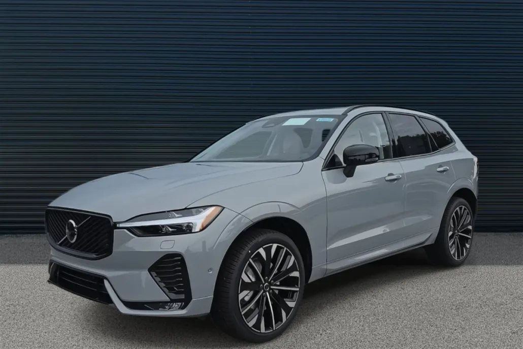 2026 Volvo XC60 B5 photo 1